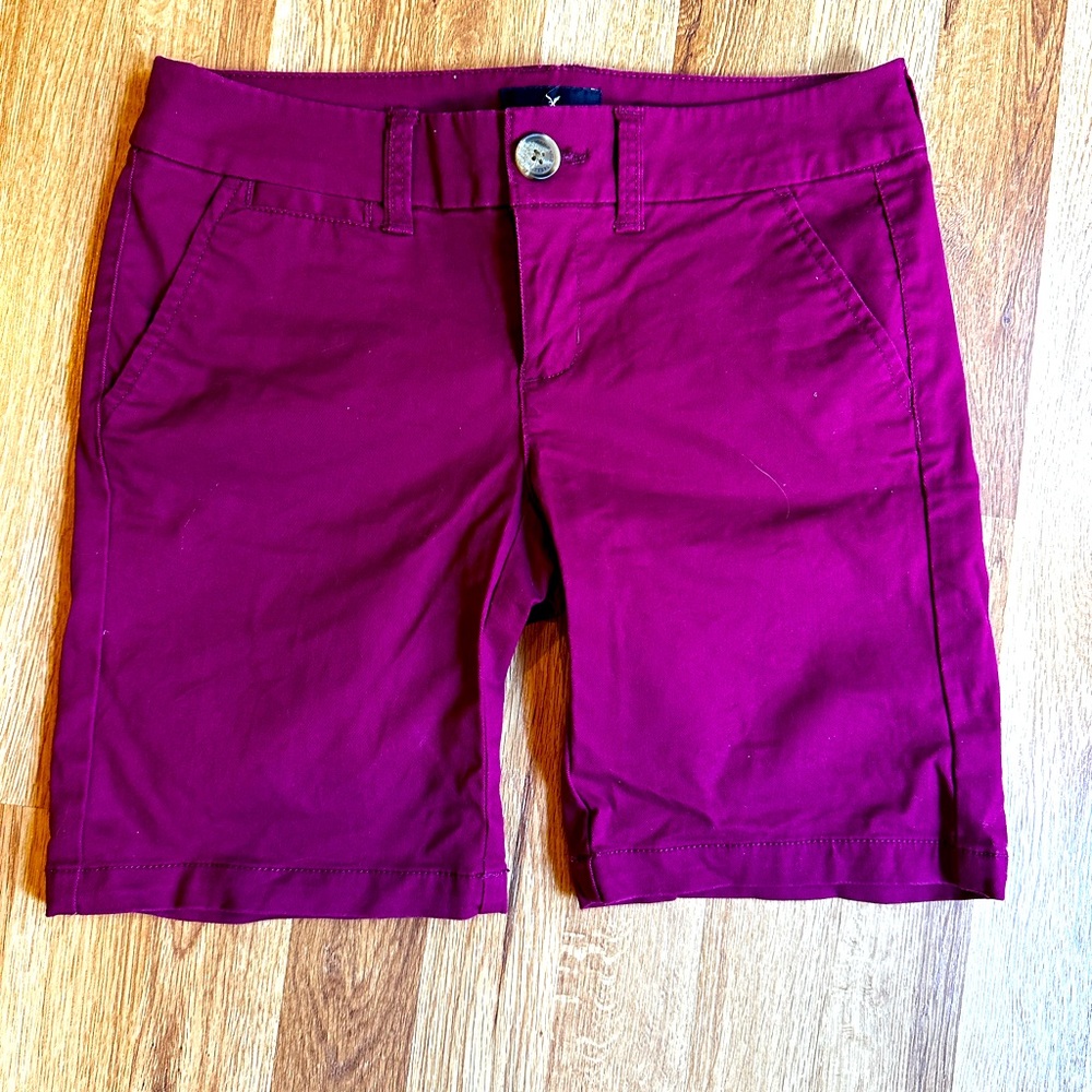 American Eagle Outfitters Berry Bermuda Shorts size 00 chino
